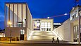 James-Simon-Galerie bei Nacht