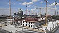 Blick von oben auf eine Baustelle, im Hintergrund der Berliner Dom und Fernsehturm