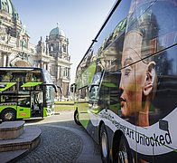 SPK und Flix verlängern ihre Mobilitätspartnerschaft für die Museumsinsel Berlin