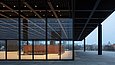 Fassade eines modernen Gebäudes aus Glas