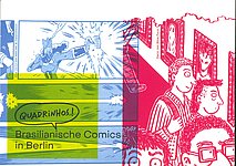 Postkartenmotiv zur Ausstellung „Quadrinhos! Brasilianische Comics in Berlin“ Collage aus blau, rot und grün gedruckten Comicszenen. Links ist eine kämpfende Figur, rechts sind mehrere gezeichnete Personen in einem Museum zu sehen. Darüber steht „Quadrinhos! Brasilianische Comics in Berlin“.