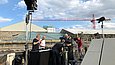 Die DJs D-Nox&Beckers zusammen mit mehreren Kameraleuten auf dem Dach des Bode-Museums.