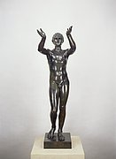 Bronzestatue eines jungen Mannes