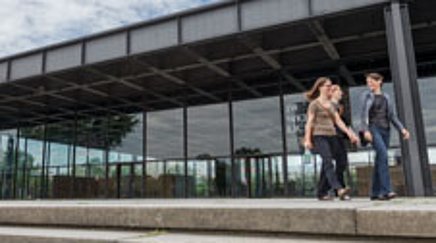 Three women in front of the Neue Nationalgalerie