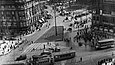 Potsdamer Platz mit Haus Vaterland oben im Bild und rechts davon der Pots-damer Bahnhof (zwischen 1925 und 1930) 
