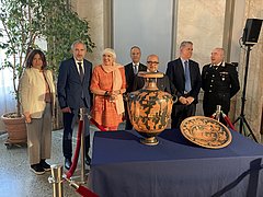 Unterzeichnung der Rückgabevereinbarung in der italienischen Botschaft