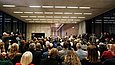 Publikum bei einer Abendveranstaltung in der James-Simon-Galerie