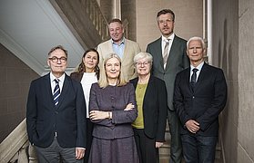 Gruppenfoto auf Treppe