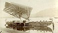 Historische Sepia-Fotografie eines Bootes zu Wasser