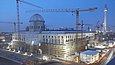 Blick auf eine Baustelle am Abend