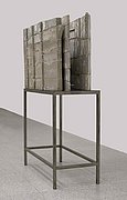 Isa Genzken, Atelier, 1990, Beton und Stahl