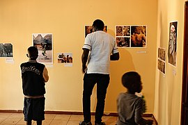 Kollaborative Erforschung der Nuba-Fotografien, Pop Up Ausstellung
