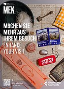 Bloomberg-Connects-Motiv des Museums Europäischer Kulturen mit verschiedenen Sammlungsobjekten und einem Smartphone.