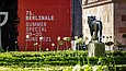 Plakat auf der Museumsinsel, Aufschrift: „71. Berlinale. Summer Special“