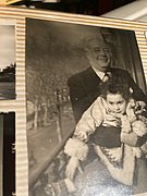 Dominique Torrès mit ihrem Großvater Henry Torrès