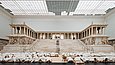 Blick auf den fast fertig restaurierten Pergamonaltar