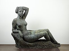 Fritz Huf: Ruhende Frau, 1923 Bronzeskulptur einer Frau von Fritz Huf