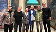 Musikerinnen und Sprecherin stehen im Ischtar-Tor