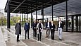 Gruppenbild vor der Neuen Nationalgalerie