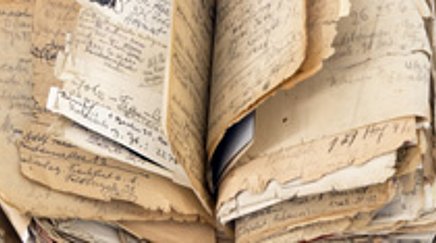 Aufgeschlagenes Adressbuch der Künstlerin Hannah Höch