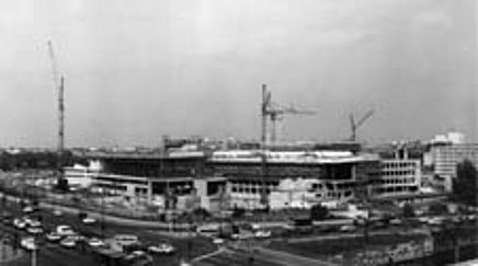 Baustelle der Staatsbibiliothek mit Kränen