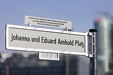 Straßenschild Johanna und Eduard Arnhold Platz