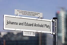Straßenschild Johanna und Eduard Arnhold Platz Straßenschild Johanna und Eduard Arnhold Platz