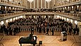 Blick in einen Konzertsaal von der Bühne aus