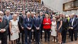 Vertreter der Familie Simon vor dem vollbesetzten Auditorium der James-Simon-Galerie