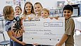 Scheckuebergabe Sparkasse
