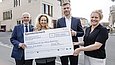 Scheckuebergabe Sparkasse