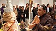 Hinduistische Zeremonie mit Zuschauern