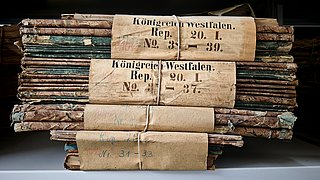 Historische Aktenbündel aus dem Bestand „Königreich Westphalen“.