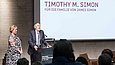 Tim Simon zusammen mit seiner Frau Ann Simon auf der Bühne
