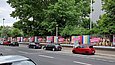 Plakatwand an einer Straße 