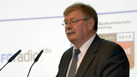 Der Vizepräsident der SPK, Prof. Dr. Günther Schauerte (öffnet Vergrößerung des Bildes) Vizepräsident Günther Schauerte am Rednerpult (öffnet Vergrößerung des Bildes)
