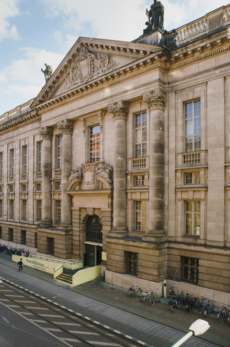 Staatsbibliothek zu Berlin, Haus Unter den Linden, Eingang Dorotheenstraße 