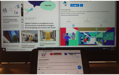 Digitale Partizipation Zwei Bildschirme, auf denen Seiten sozialer Medien geöffnet sind
