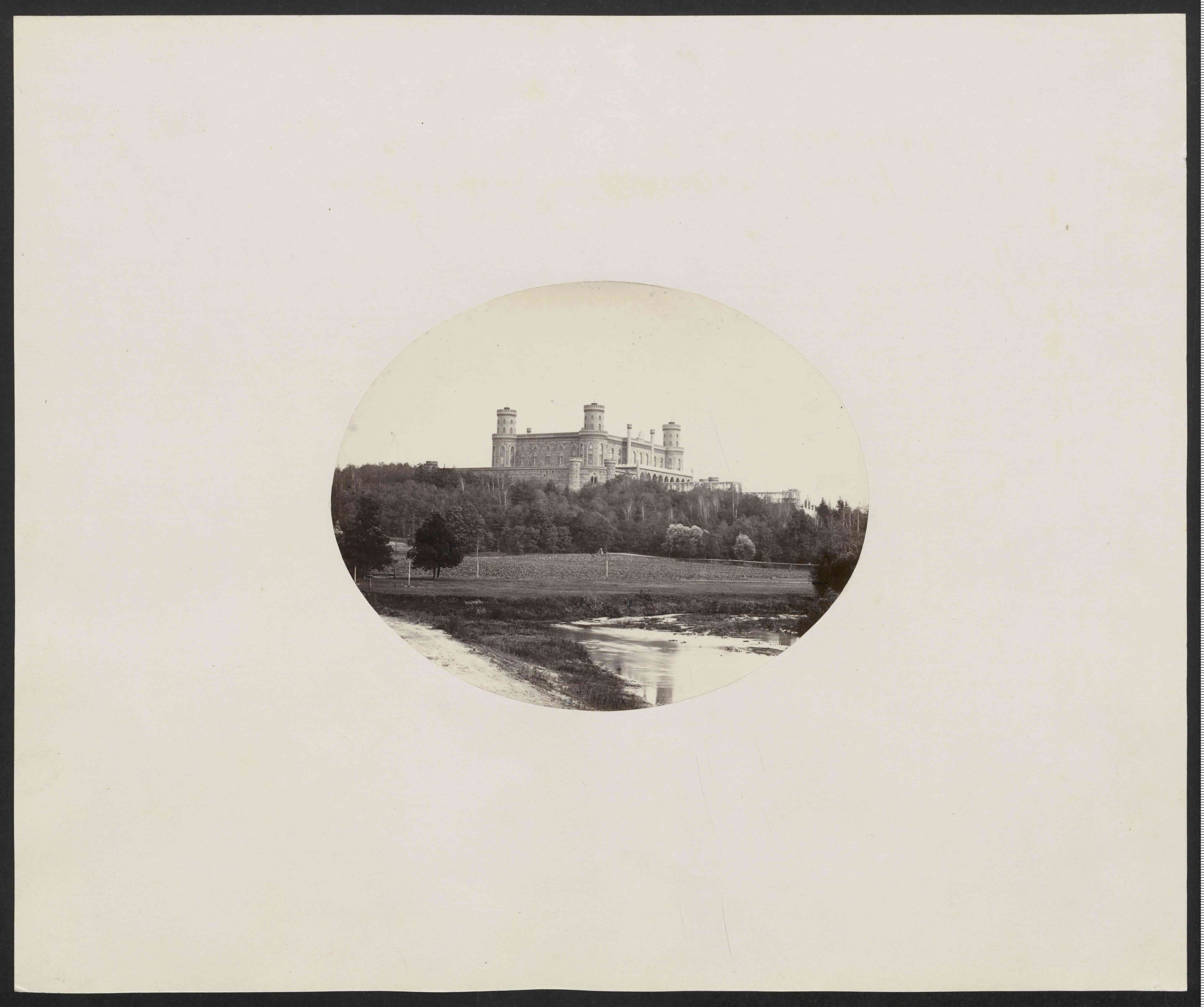 Kamenz, Schloss (K. F. Schinkels Entwurf 1838, eingeweiht 1873; Bauherrin Marianne von Preußen). Undatiert, BPH, Rep. 60 I, Nr. 151/3 Graphit- und Pinselzeichnung eines kleinen Schlosses