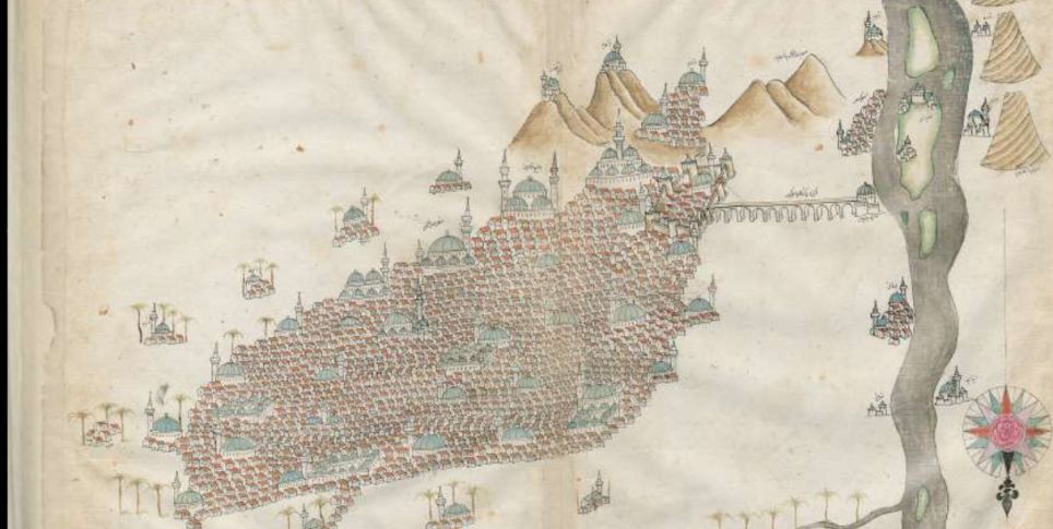 Qalamos Atlas Teaser Altertümliche Karte von Kairo und dem Nil. Im Hintergrund sind Berge, vorne eine Stadt mit Minaretten und Häusern, rechts schlängelt sich der Fluss.