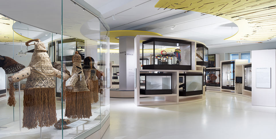 View of the exhibition area "A Roundhouse as a Mirror of the World. On the Origin and Life of Things in Amazonia" of the Ethnologisches Museum in the Humboldt Forum View of a modern exhibition