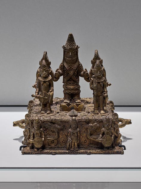 Altar group with Queen Mother (Nigeria) in the exhibition area Benin bronzes in Berlin Bronze sculpture