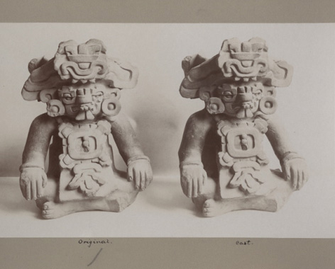 Inspirierende Objekte aus der Ferne: Zapotekisches Figurengefäß (Original links, Kopie rechts)