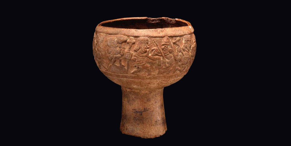 Pokal mit Relief; Kampfszene, Ton, Identnr. V A 47985 © Stiftung Preußischer Kulturbesitz, Ethnologisches Museum / Foto: Martin Franken Pokal mit Relief; Kampfszene, Ton, Identnr. V A 47985