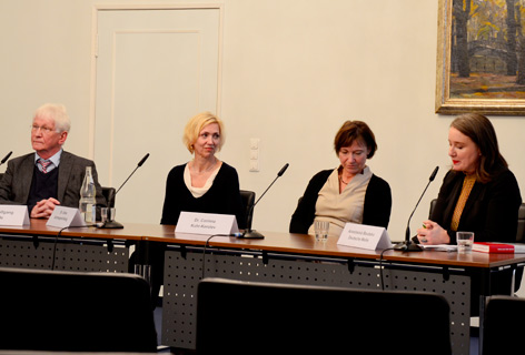 Wolfgang Eichwede, Ulrike Schmiegelt-Rietig, Corinna Kuhr-Korolev und Journalistin Anastassia Boutsko Teilnehmer der Podiumsdiskussion bei der Buchvorstellung