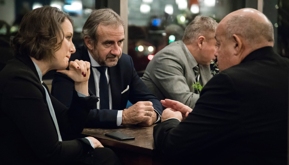 Journalistin Anastassia Boutsko, Hermann Parzinger und der russische Kulturpolitiker Michail Schwydkoj im Gespräch Anastassia Boutsko, Hermann Parzinger und Michail Schwydkoj