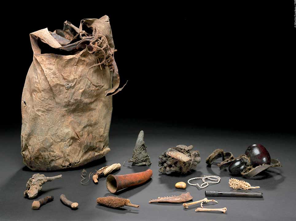 Beutel mit 96 medizinischen Objekten aus dem Besitz eines Heilkundigen aus Mohoro Beutel mit 96 medizinischen Objekten aus dem Besitz eines Heilkundigen aus Mohoro