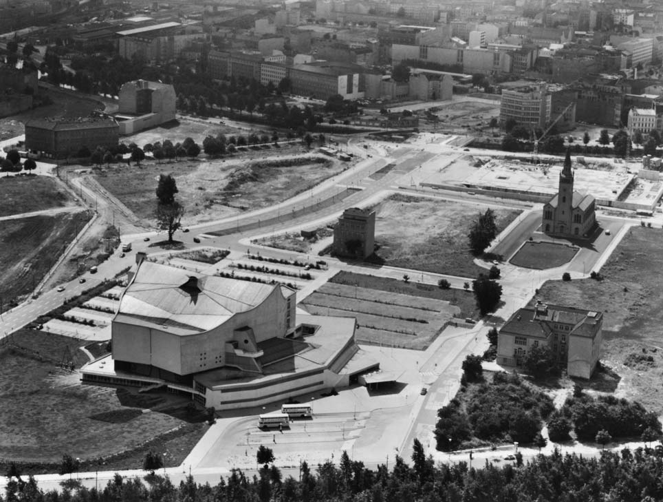 Historical aerial view of the Berlin Kulturforum, in front the Philharmonie