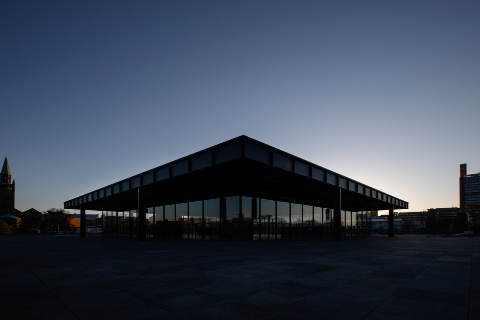 Neue Nationalgalerie im Abendlicht
