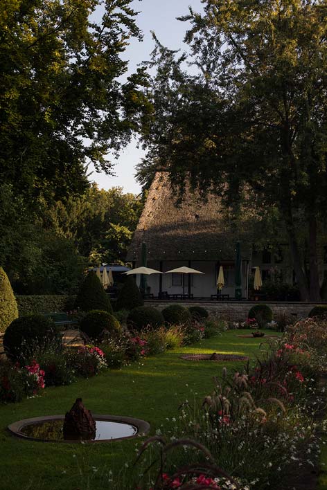 Tiergarten Blick auf ein Teehaus in einem Garten.